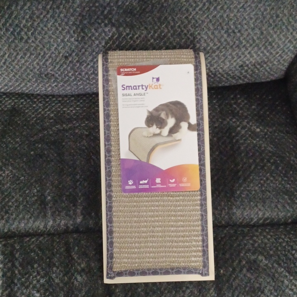 New SmartyKat Sisal Angle Ramp Cat Scratcher With Catnip